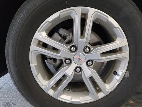 Used 2024 GMC Terrain SLE w/ Driver Convenience Package image 31