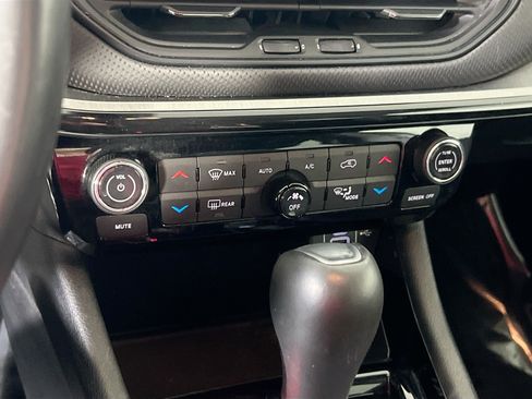 Used 2022 Jeep Compass Trailhawk w/ Trailhawk Convenience Group AWD/4WD image 15