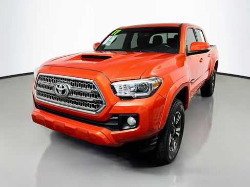 Used 2017 Toyota Tacoma TRD Sport w/ Premium & Technology Package RWD image 10