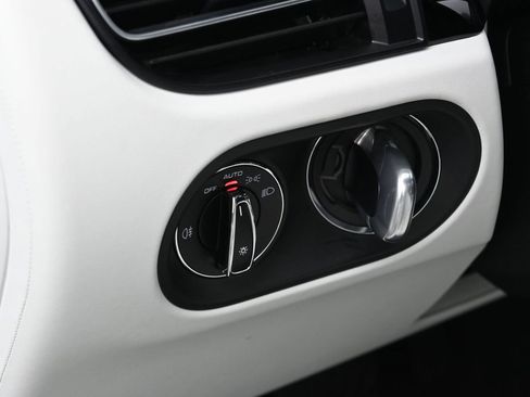 Certified 2025 Porsche Macan image 16