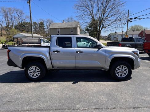 Used 2024 Toyota Tacoma SR image 4