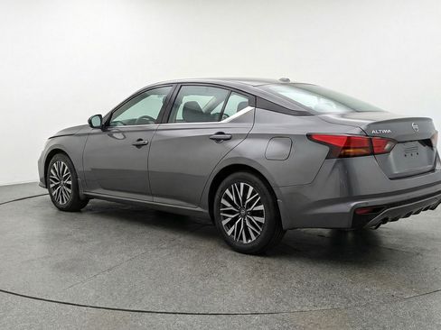 Used 2025 Nissan Altima 2.5 SV FWD image 6