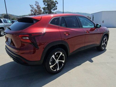 Used 2024 Chevrolet Trax RS w/ Driver Confidence Package FWD image 8