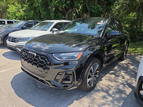 Certified 2024 Audi Q5 2.0T Premium w/ Summer of Audi Package AWD/4WD image 3
