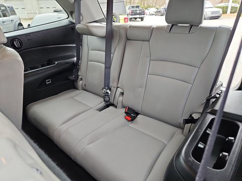 Used 2020 Honda Pilot Touring image 32