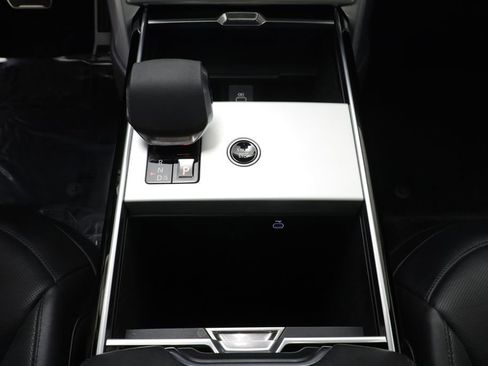 Certified 2025 Land Rover Range Rover SE AWD/4WD image 13