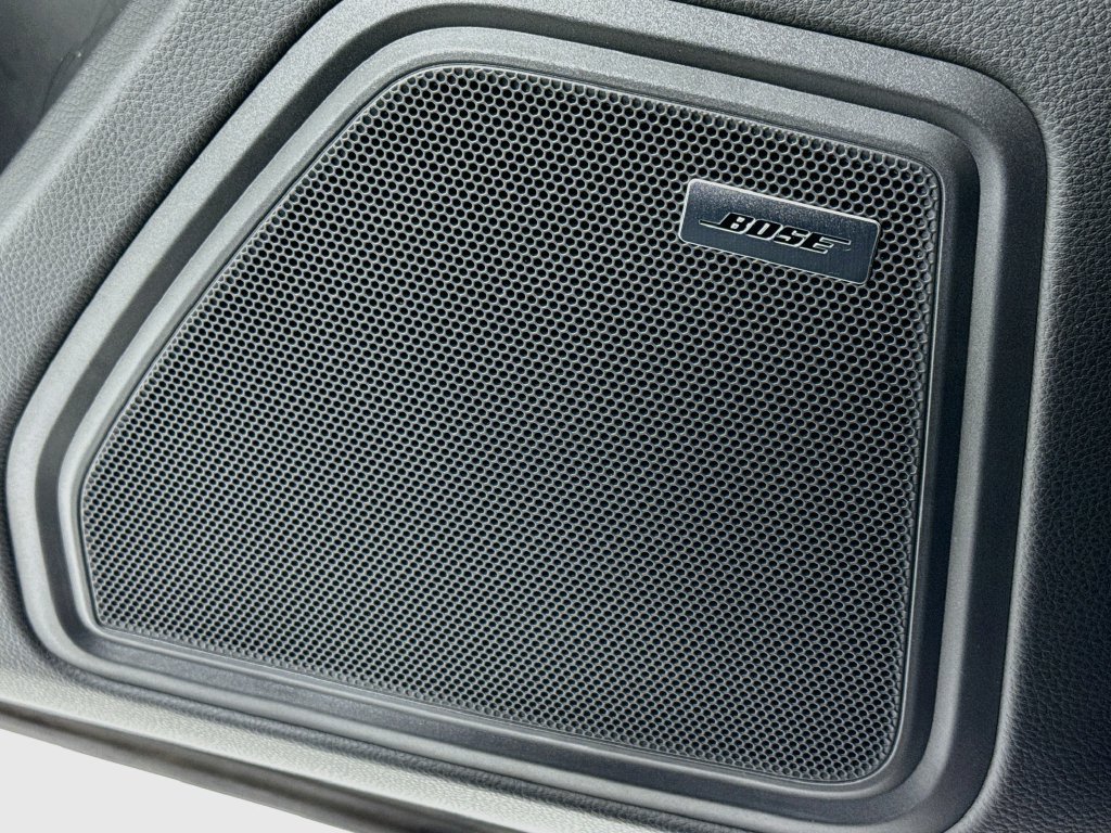 Certified 2025 Porsche Macan AWD/4WD image 12