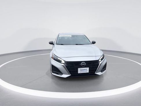 Used 2024 Nissan Altima 2.5 SV image 3