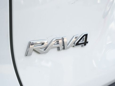 Used 2019 Toyota RAV4 LE FWD image 19