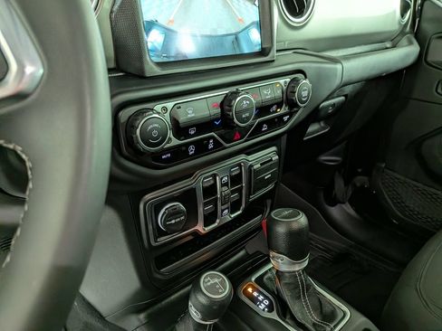 Certified 2023 Jeep Gladiator Overland AWD/4WD image 24