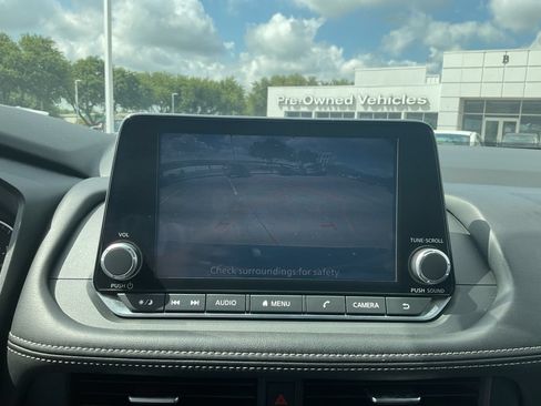 Used 2025 Nissan Rogue SV FWD image 23