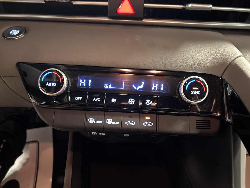 Used 2025 Hyundai Elantra Hybrid FWD image 17