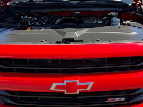 Used 2018 Chevrolet Silverado 1500 LT w/ All Star Edition AWD/4WD image 27