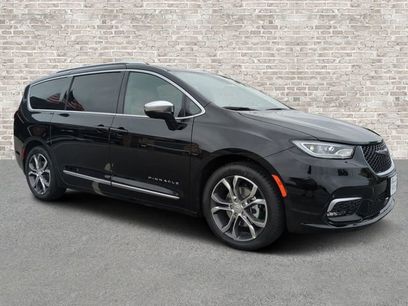 New 2026 Chrysler Pacifica Pinnacle w/ Trailer Tow Group