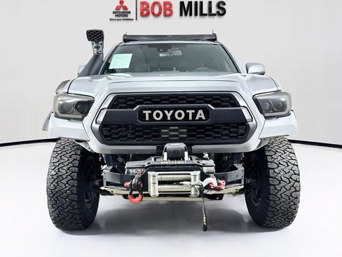 Used 2018 Toyota Tacoma TRD Off-Road AWD/4WD image 2