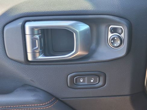 Used 2023 Jeep Gladiator Mojave w/ Cold Weather Group AWD/4WD image 15