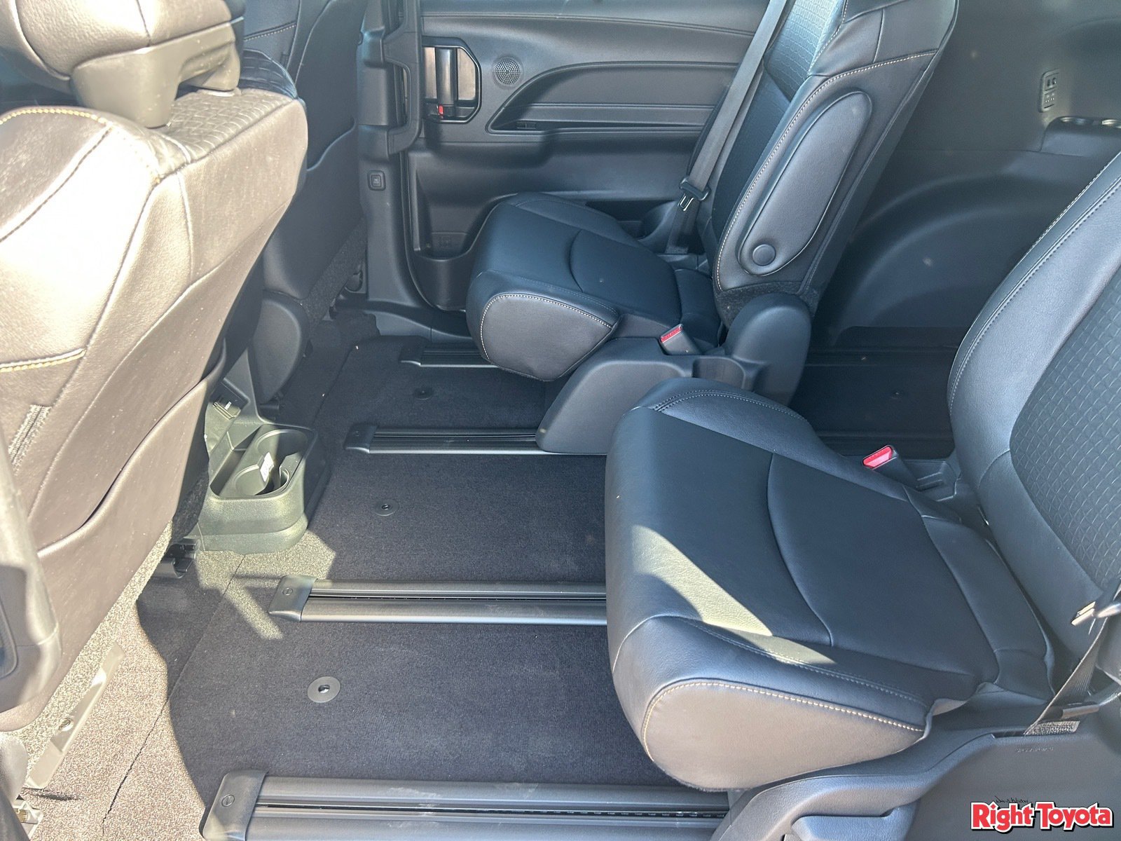 New 2026 Toyota Sienna XLE Woodland Edition AWD/4WD image 18