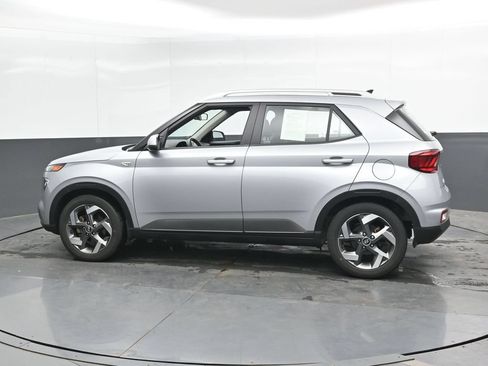 Used 2022 Hyundai Venue SEL FWD image 9
