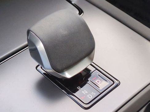 Used 2025 Land Rover Discovery Sport S image 33