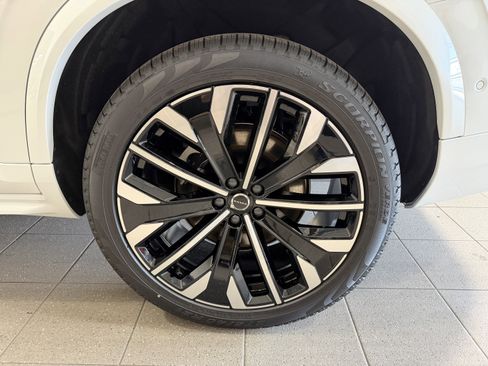 New 2026 Volvo XC90 T8 Plus w/ Protection Package image 7