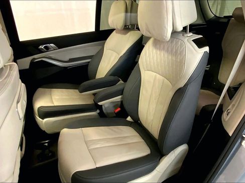 Used 2025 BMW X7 M60i image 21