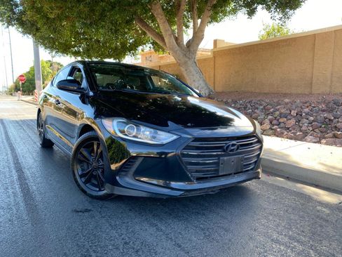 Used 2017 Hyundai Elantra SE image 2
