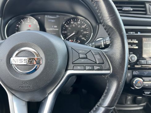 Used 2017 Nissan Rogue SV AWD/4WD image 28