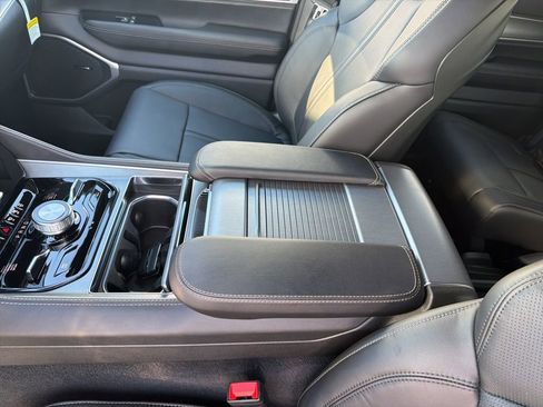 New 2026 Jeep Grand Wagoneer 4WD image 34