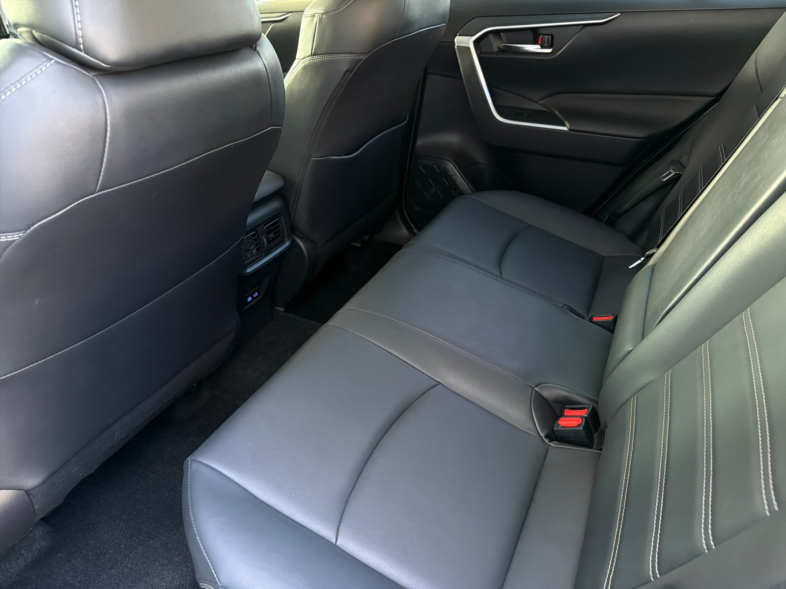 Used 2022 Toyota RAV4 XLE Premium AWD/4WD image 11
