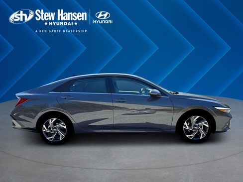 New 2026 Hyundai Elantra Limited FWD image 9