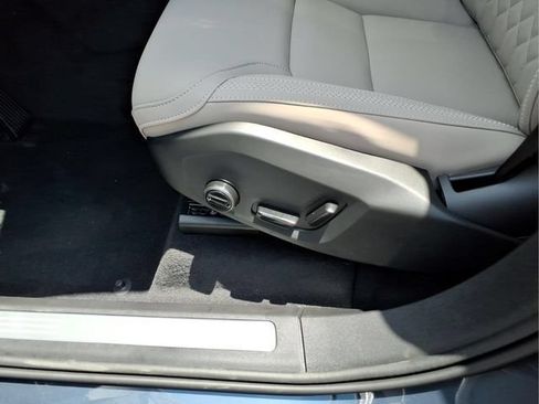 New 2026 Volvo XC90 B5 Plus w/ Protection Package Premier AWD/4WD image 16