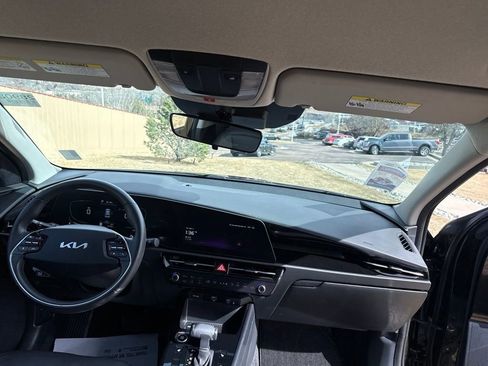 Used 2023 Kia Niro EX FWD image 17