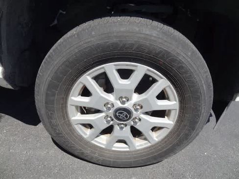 Used 2024 Toyota Tacoma SR5 AWD/4WD image 17