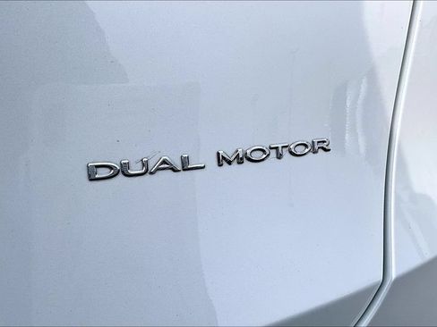 Used 2022 Tesla Model Y Long Range AWD/4WD image 8