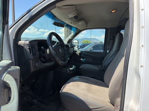 Used 2009 Chevrolet Express 3500 Passenger w/ LT Preferred Equipment Group RWD image 8