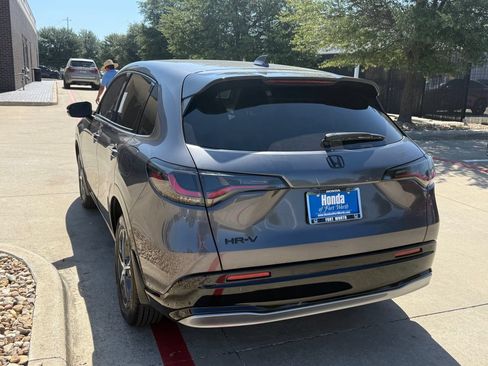 Used 2023 Honda HR-V EX-L image 3