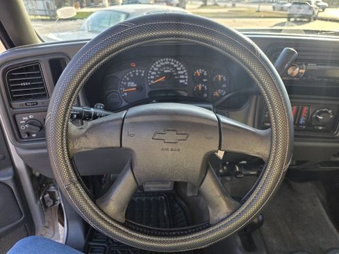 Used 2005 Chevrolet Silverado 2500 LS image 8