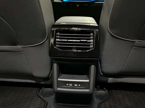 Used 2025 Volkswagen ID.4 Pro RWD image 63