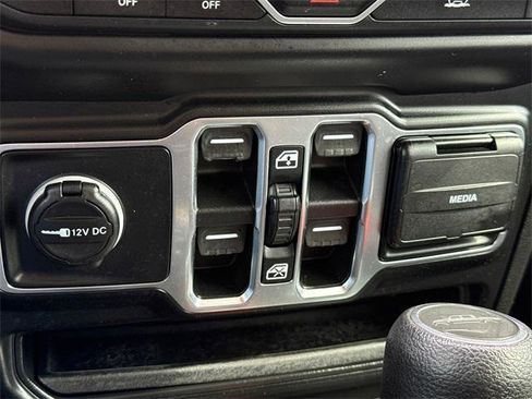 Certified 2021 Jeep Gladiator Willys image 28