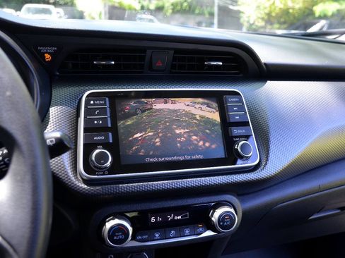 Used 2019 Nissan Kicks SV image 13