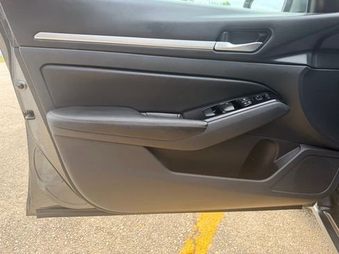 Used 2023 Nissan Altima 2.5 SV FWD image 30