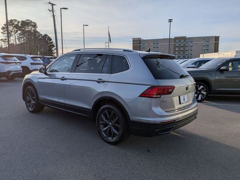 Used 2022 Volkswagen Tiguan SE image 5