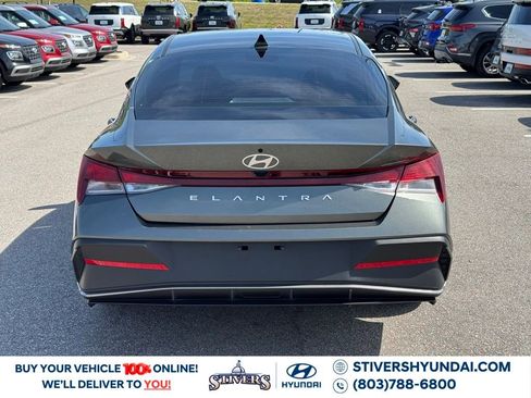 Used 2025 Hyundai Elantra SE FWD image 12