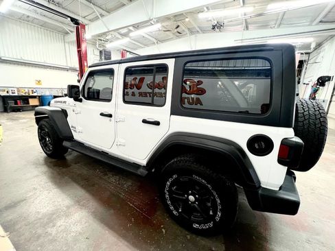 Used 2019 Jeep Wrangler Unlimited Sport S image 4