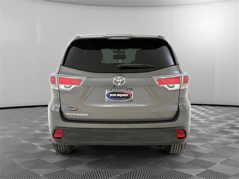 Used 2016 Toyota Highlander LE image 4
