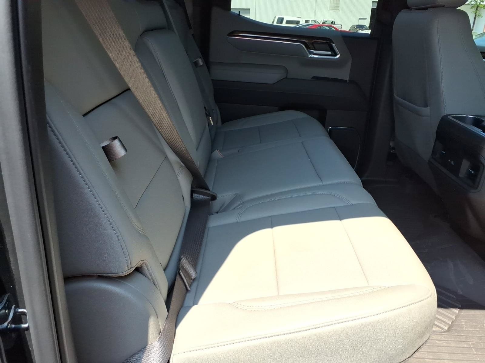 Used 2025 Chevrolet Silverado 1500 LT Trail Boss w/ Convenience Package II AWD/4WD image 15