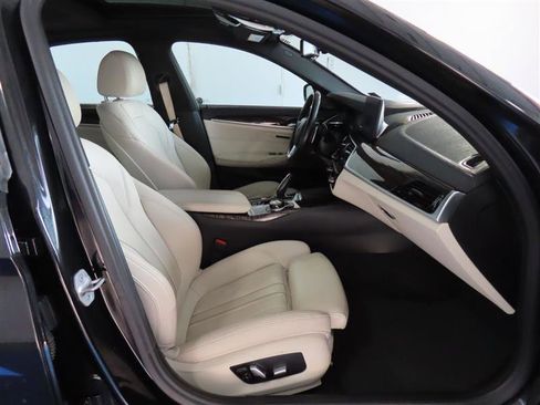 Used 2021 BMW 540i w/ Executive Package image 39