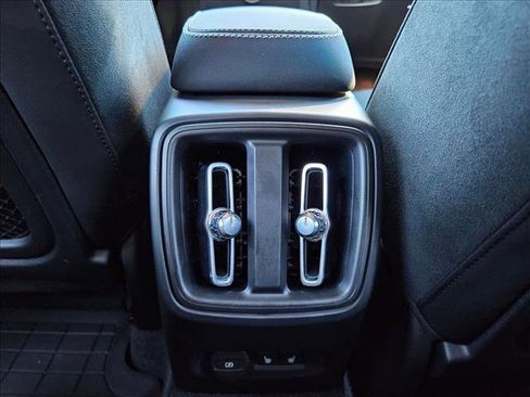 Used 2022 Volvo XC40 P8 Recharge Plus AWD/4WD image 23