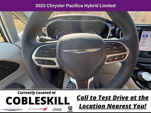 Used 2023 Chrysler Pacifica Limited FWD image 18