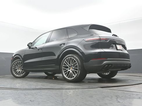 Used 2022 Porsche Cayenne Platinum Edition AWD/4WD image 31